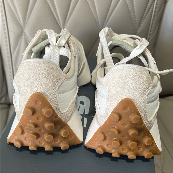 New Balance 327 Women's Sneaker in White, Sage & Gum - Picture 11 of 16